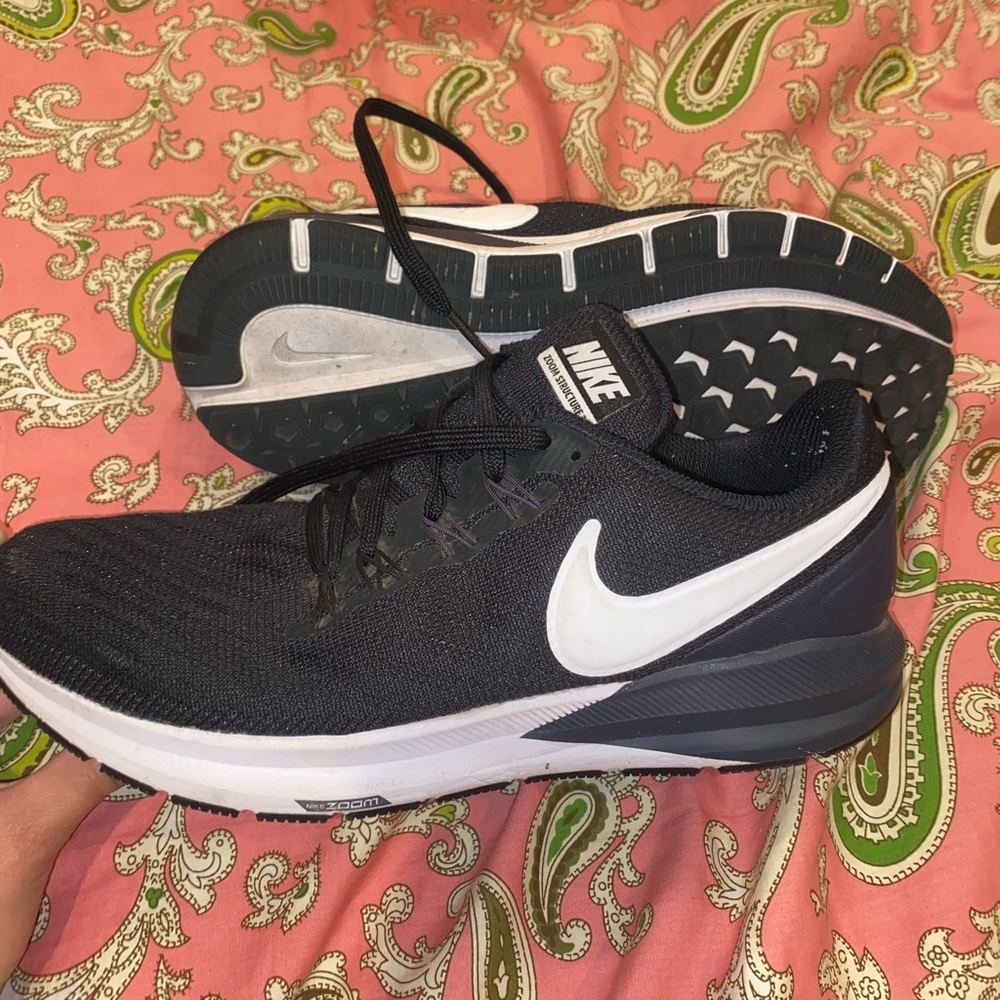 Nike Running Zoom Structure 22